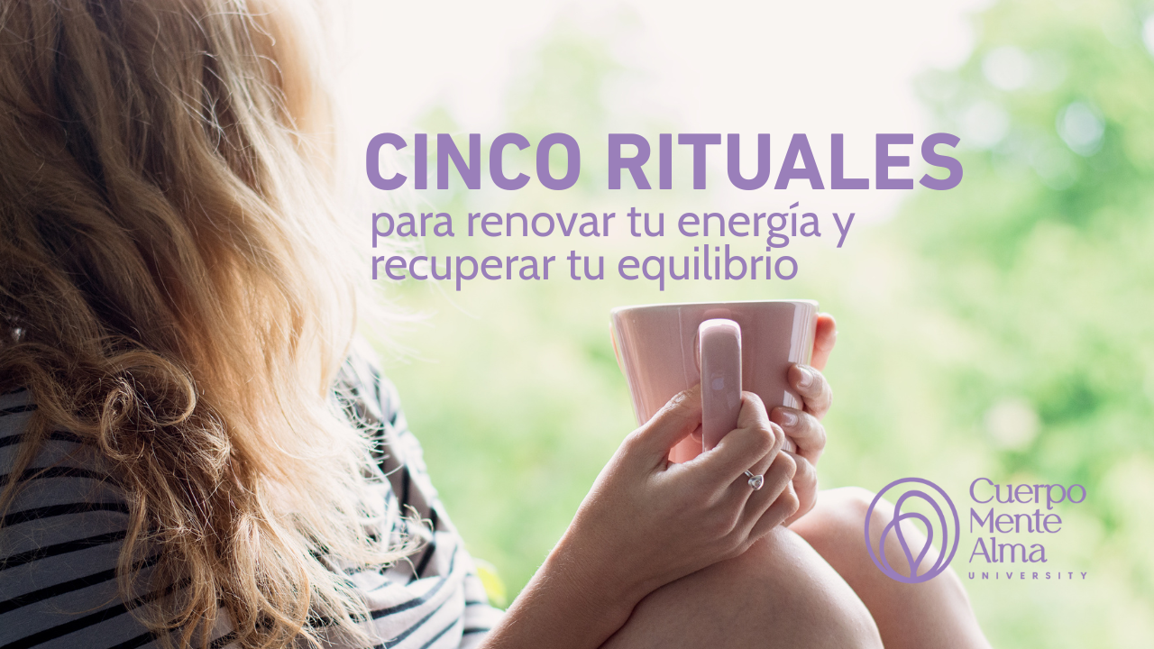 Persona en calma practicando un ritual diario de respiración y conexión cuerpo-mente para recuperar equilibrio interior