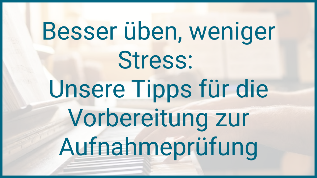 Nahaufnahme von Händen beim konzentrierten Üben am Klavier als Symbol für effektive Studienvorbereitung