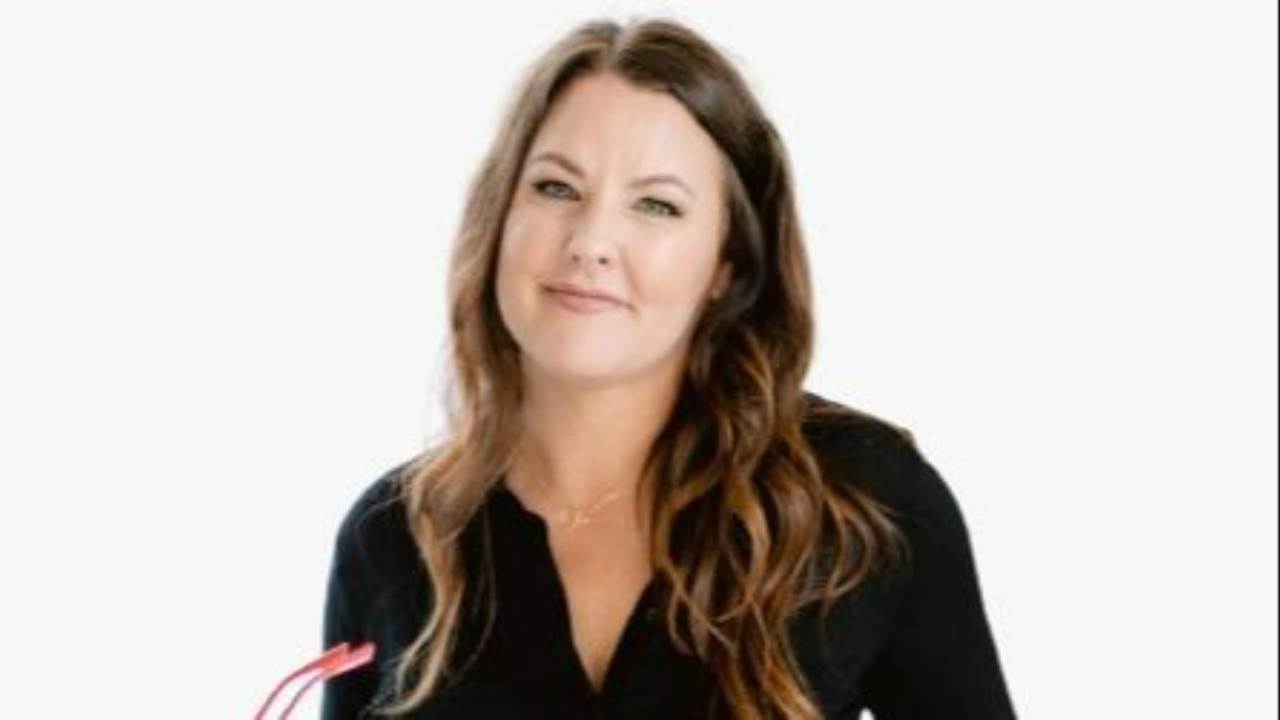 Uplevel Your Pinterest Marketing Strategy in 2023 With Kate Ahl of Simple Pin Media | 6 Figure Product Business Podcast