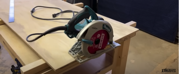 Circular Saws For Making Straight Cuts Without Splintering