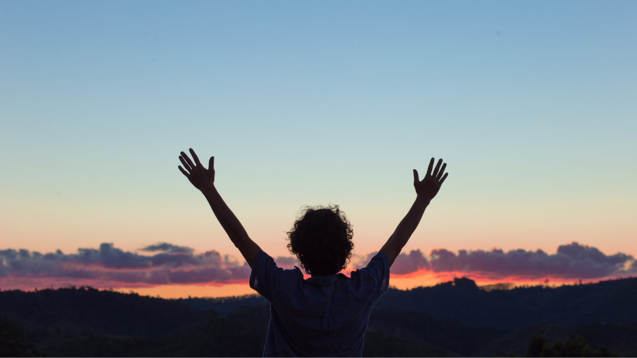 Focus on gratitude, beautiful sunset person with arms up seizing the day with gratitude, Power of thoughts, Attitude of gratitude, Benefits of gratitude, Gratitude practice, Gratitude journal, mental health, physical health, relationships, self-esteem, resilience