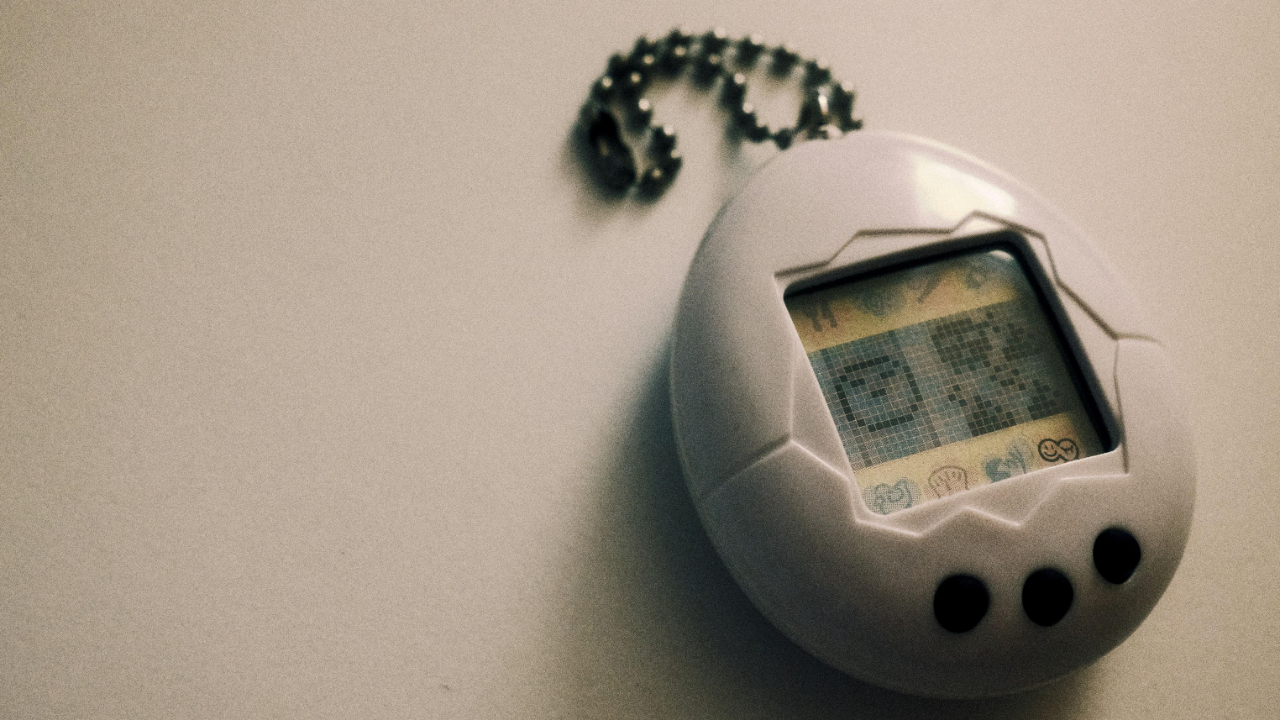 Picture of a white Tamagotchi