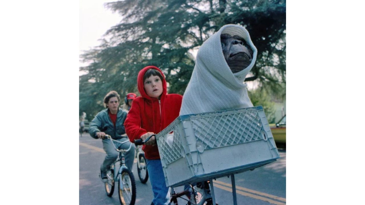 ET phone home movie clip