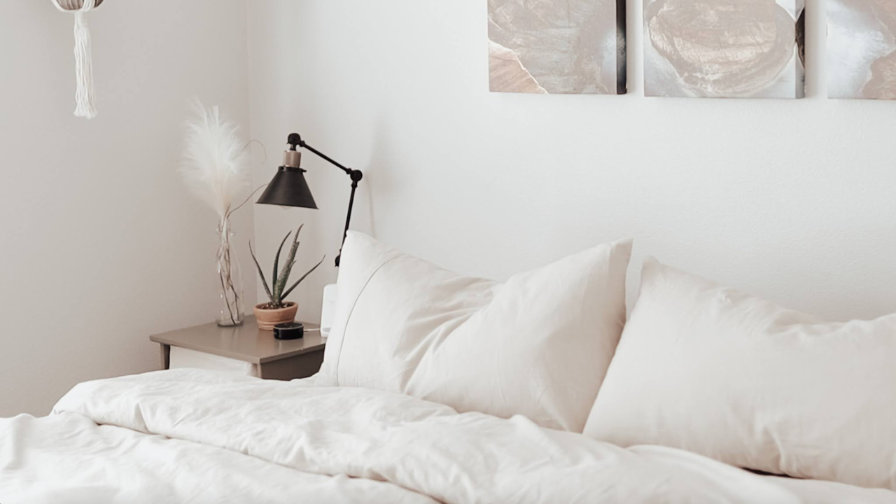 How to declutter your bedroom