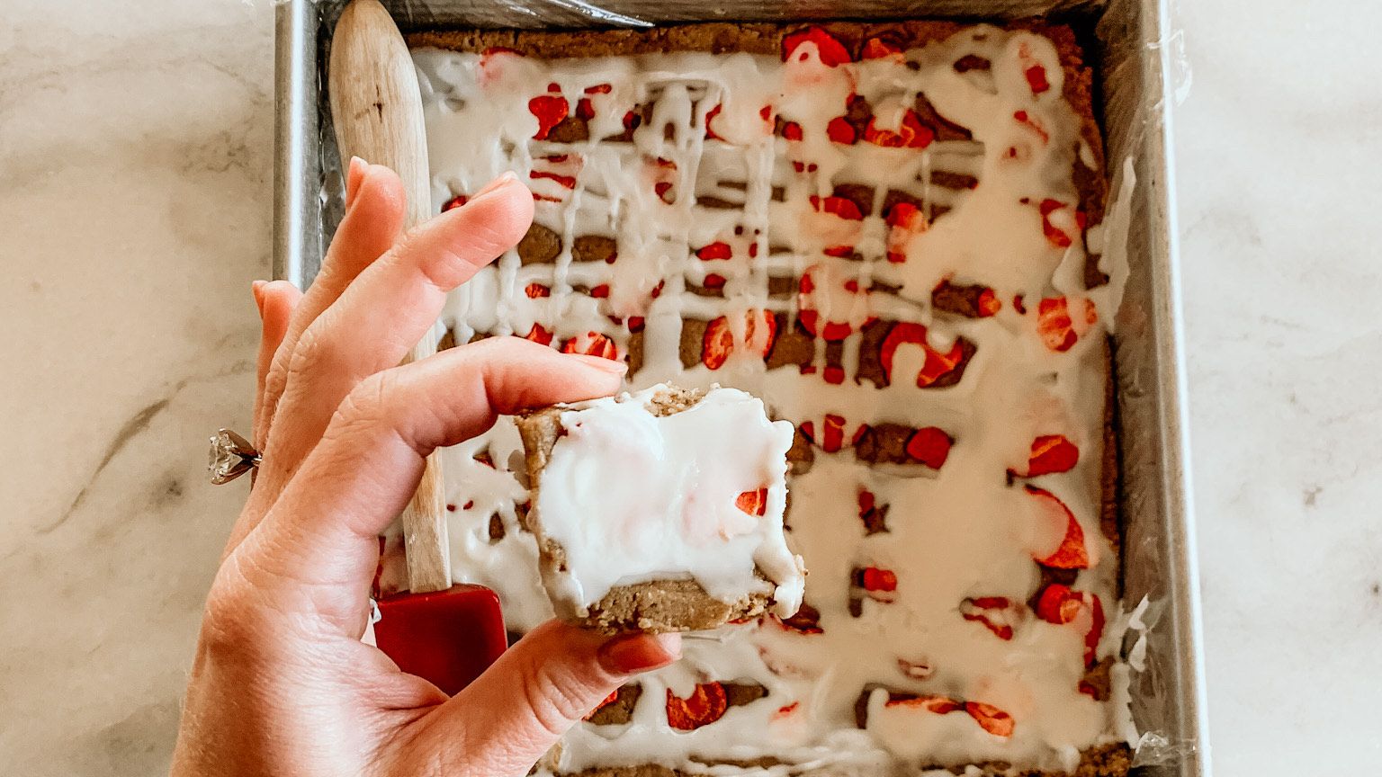 No-Bake Strawberries and Cream Collagen Bars