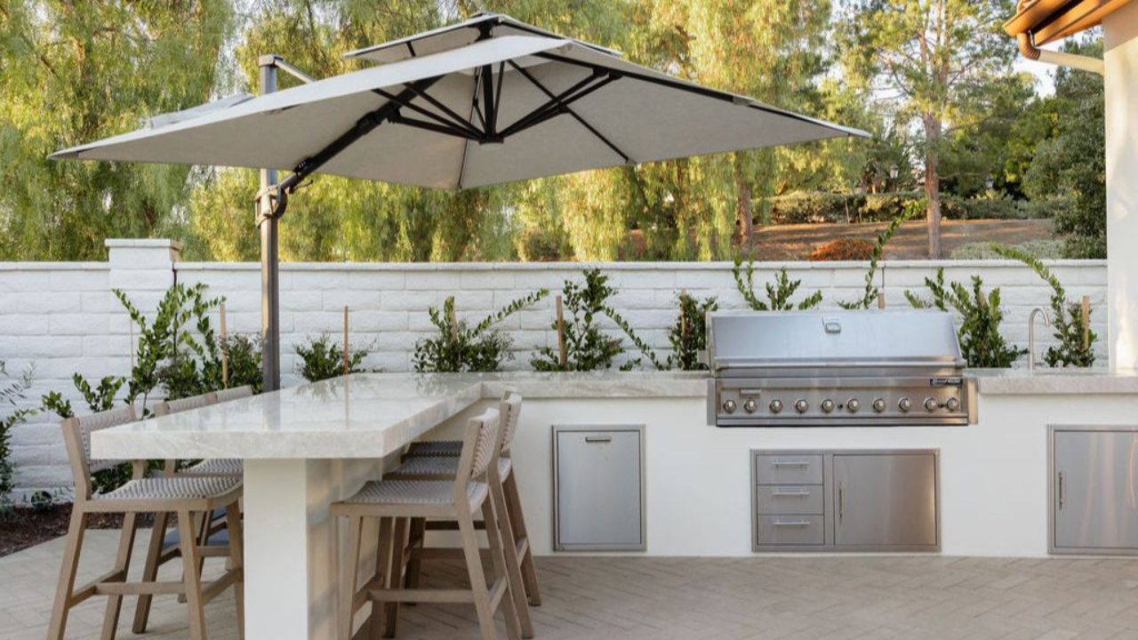 Outdoor Dining Spaces: From Weekend BBQ to Elegant Hosting