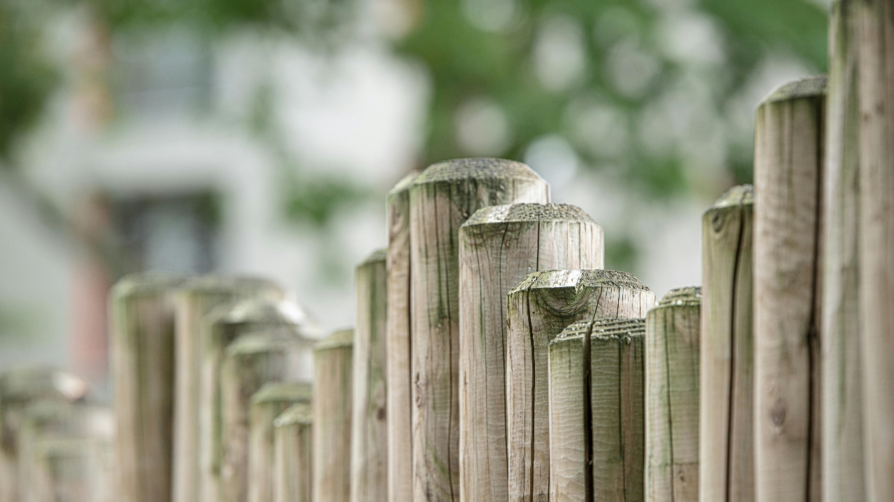 a line of poss create a fence physical boundary