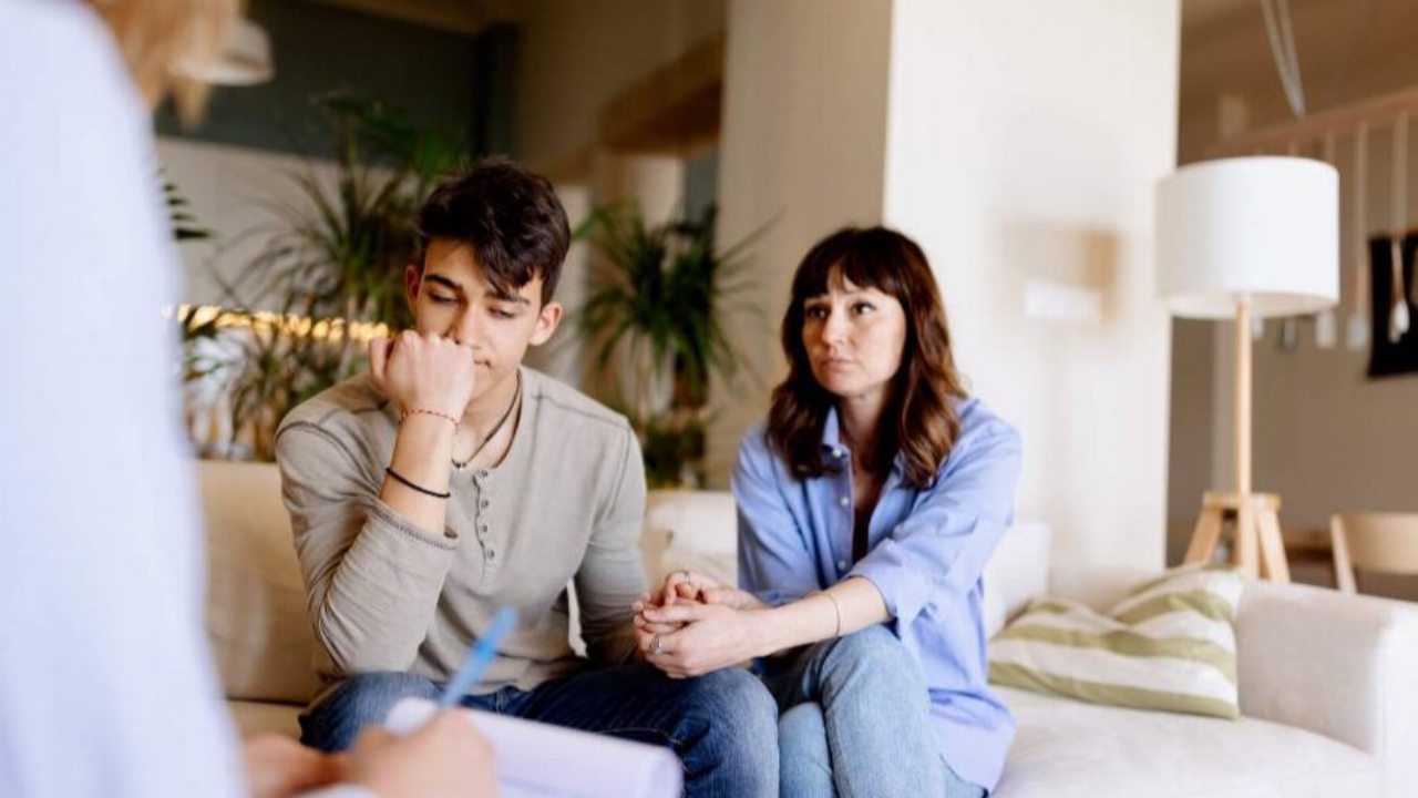 Parent reconnecting with teen through supportive conversation