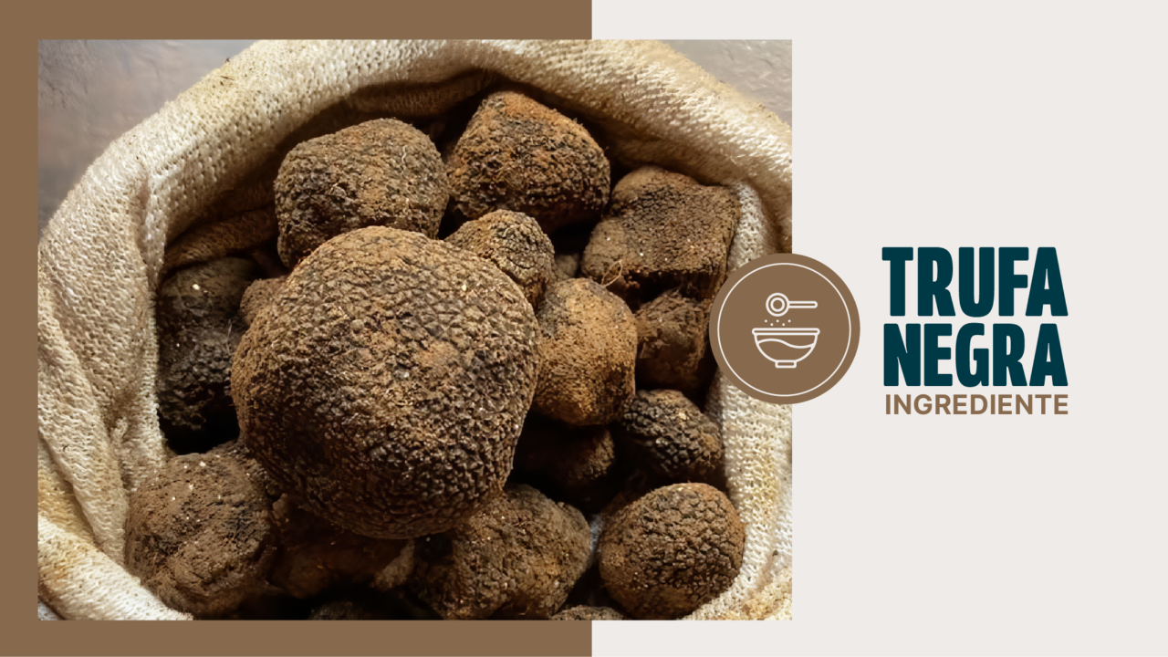 Trufas negras frescas en saco rústico, ingrediente de aroma intenso en pastelería