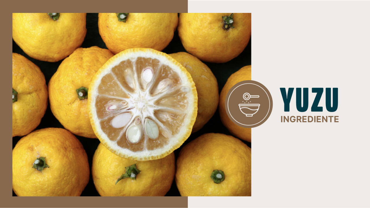 Yuzu fresco cortado a la mitad, ingrediente cítrico en pastelería