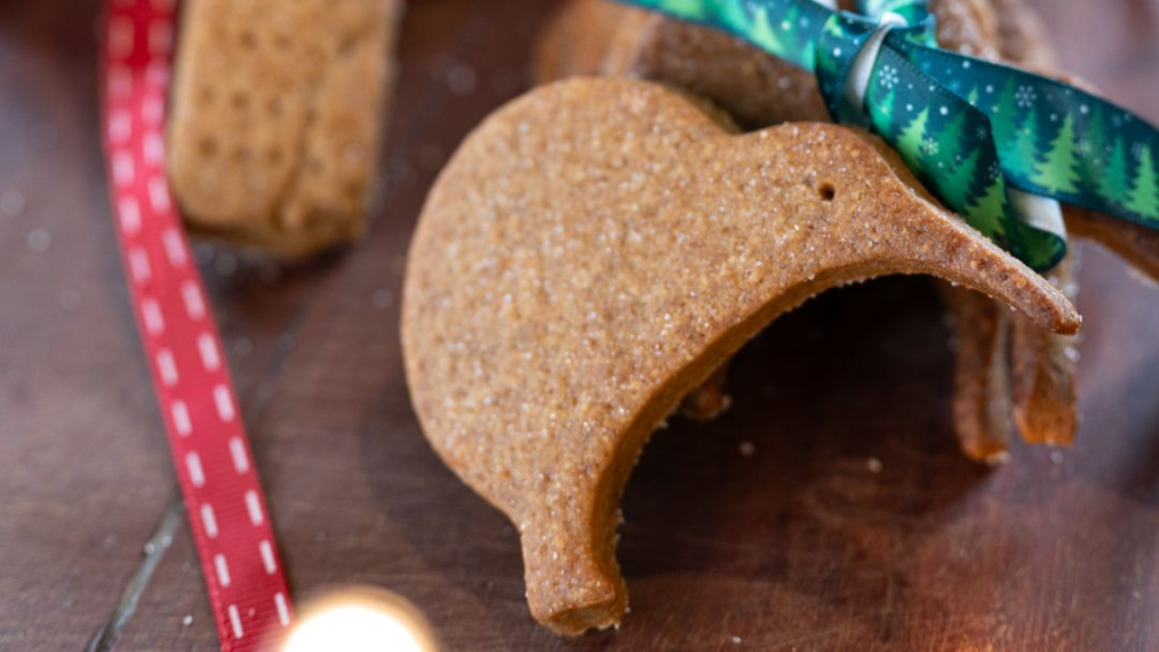 gingerbread spiced shortbread biscuits