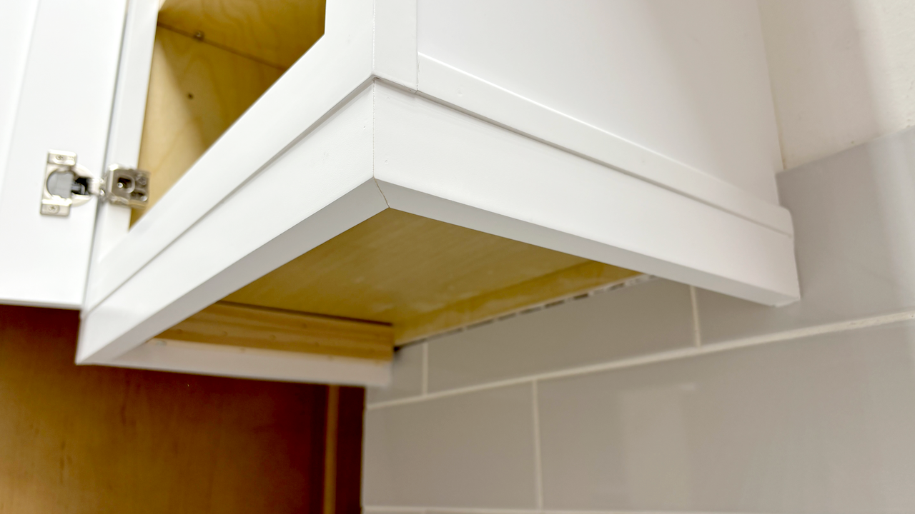 Light rail molding closeup