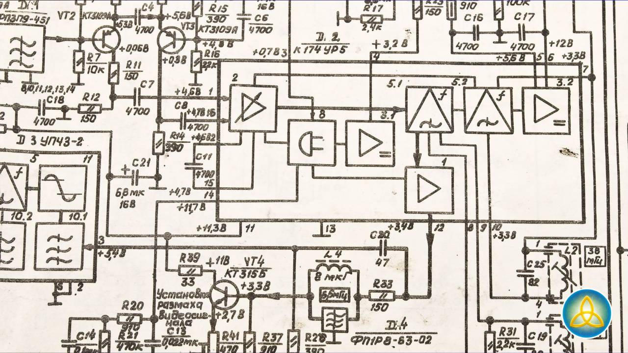 Vintage hand-drawn circuit schematic with Cyrillic annotations on aged paper, evoking the mid-20th century cybernetics era of Norbert Wiener and early feedback loop systems