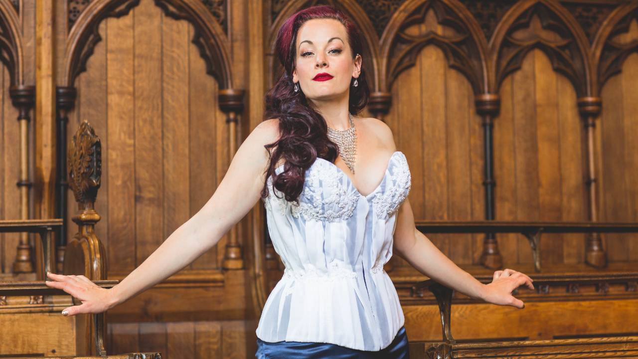 Diving back into corsetry with a huge course about the history, styles, silhouettes and construction techniques of corsetry.