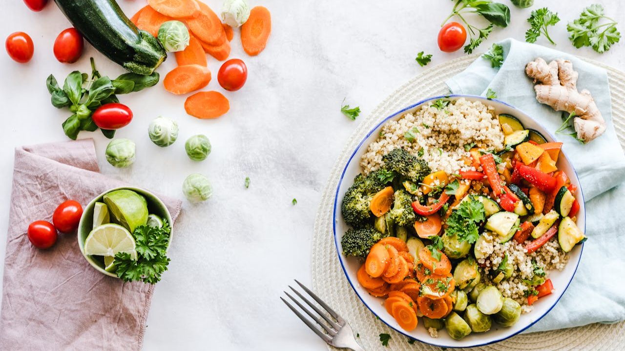 A colourful bowl of healthy vegetables and quinoa for PMDD luteal phase nutrition support