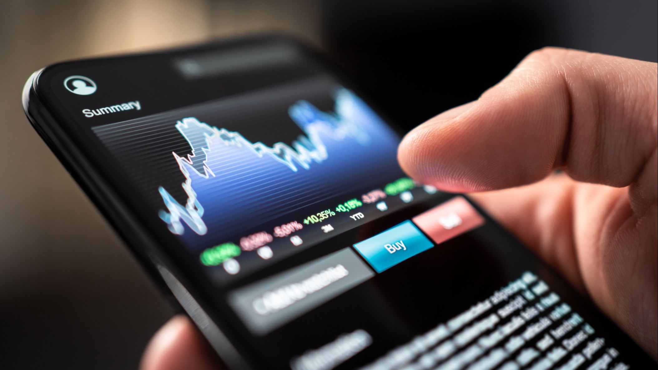 Den vanligste feilen er å bruke kontoutskrift i stedet for transaksjonsdata. En annen er å blande innskudd, uttak og realiserte gevinster som om alt var samme type bevegelse. Mange glemmer også gebyrer, valutakonvertering eller overføringer mellom kontoer.