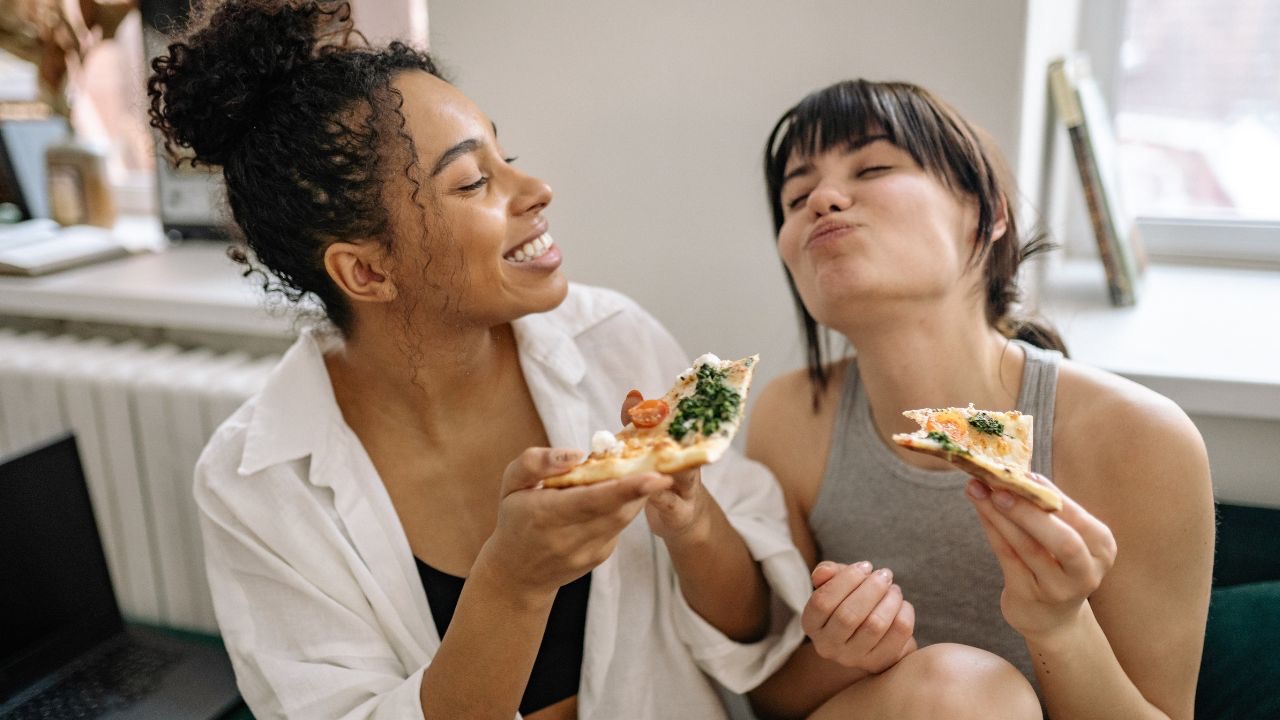 Discover what Intuitive Eating really is — a proven, research-backed approach to healing binge, emotional, and overeating. Learn how it helps you feel in control around food, improve health, and break free from guilt, shame, and the diet cycle. Melbourne & Online Binge Eating, Non-diet dietitian