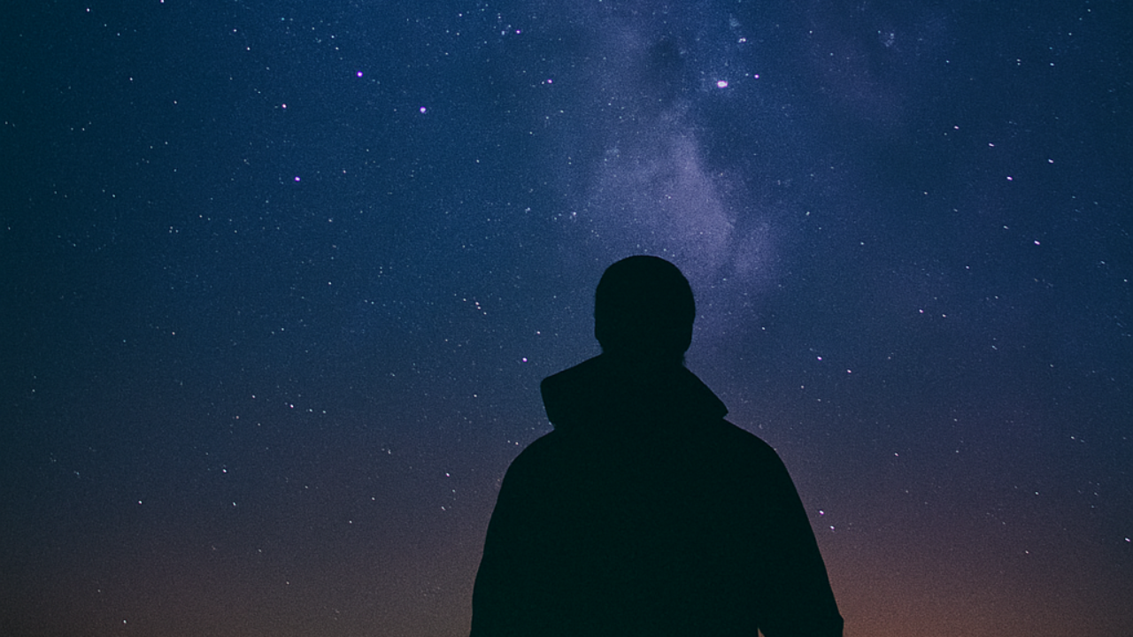 Silhouette under a starry night sky, representing the Drifting Star sleep rhythm.