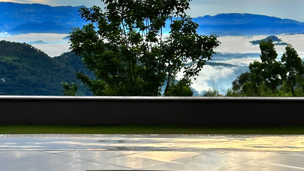 W15 - The High Healer - Danielle Daou travels Sri Lanka