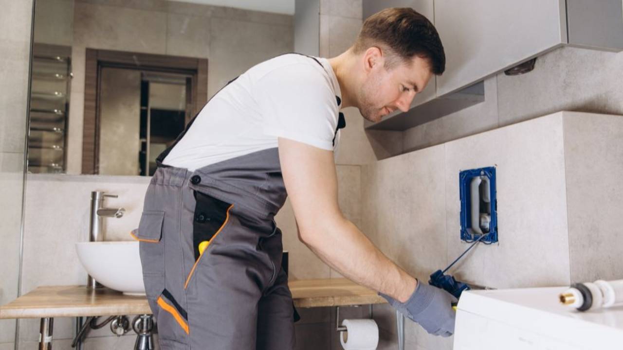 plumber using a digital marketing course