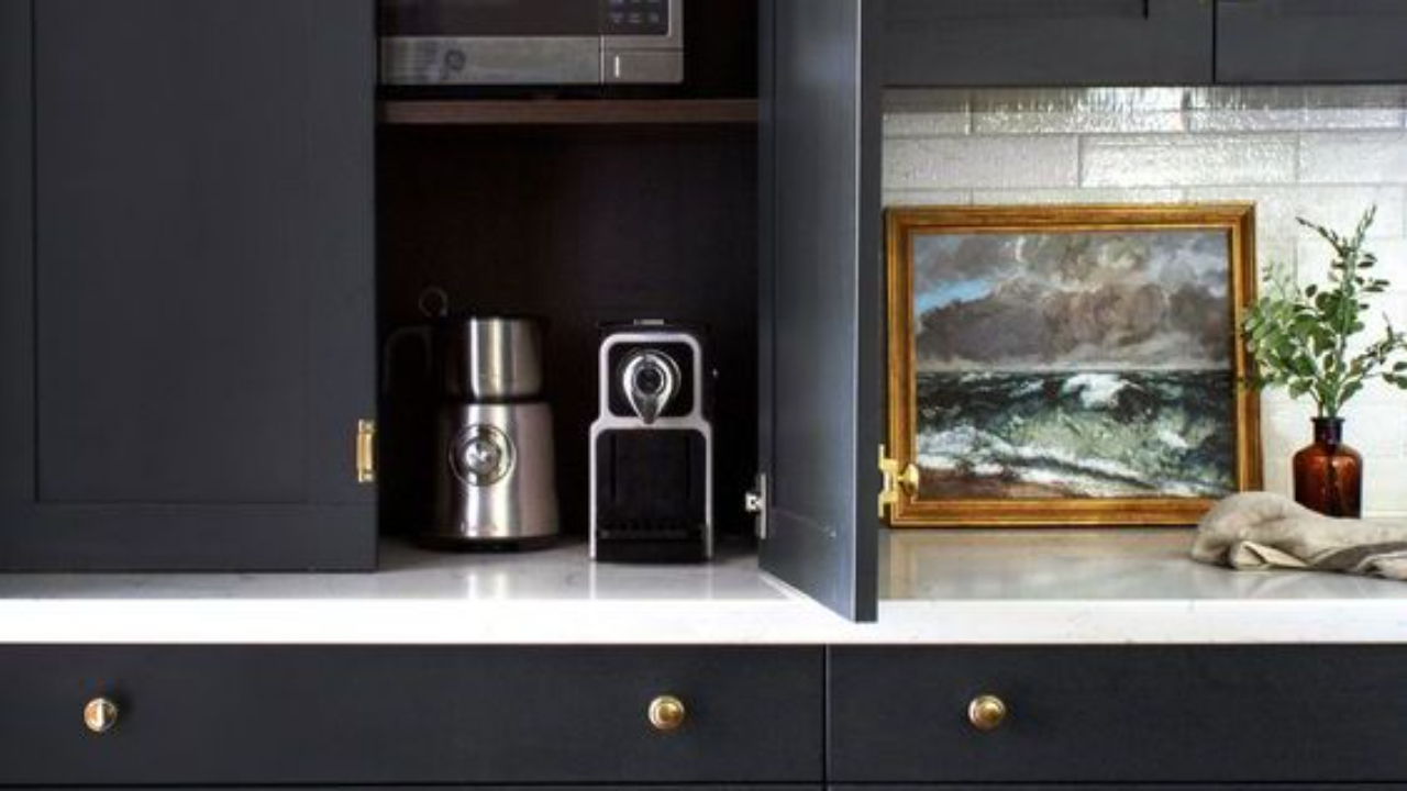 How to use black for kitchen cabinetry