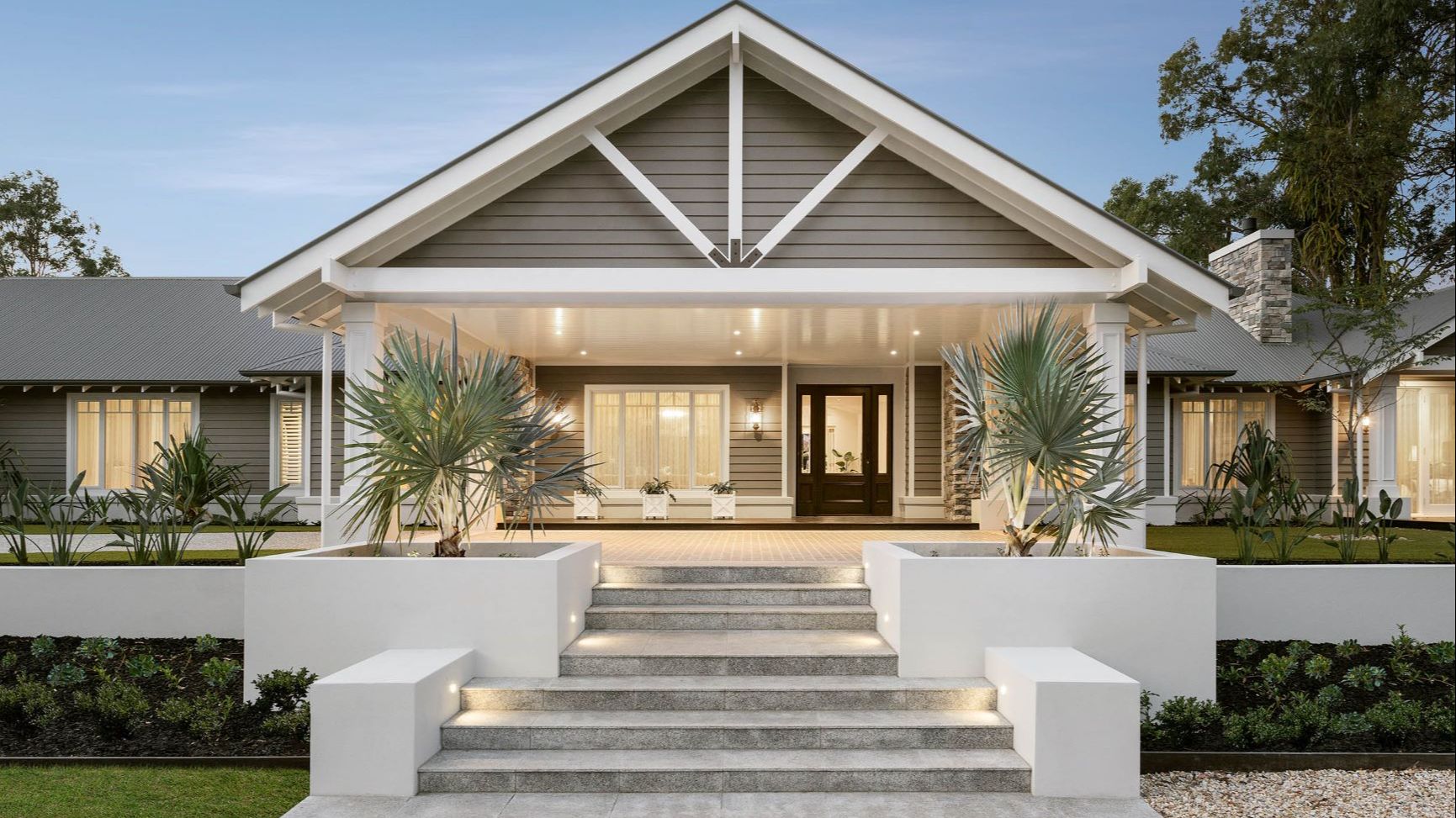 Contemporary Hamptons Farmhouse