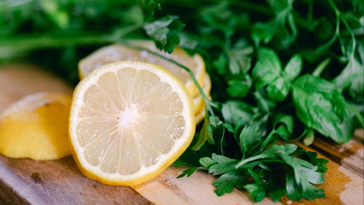Fresh lemon slices and parsley representing digestive health for menopause bloating relief