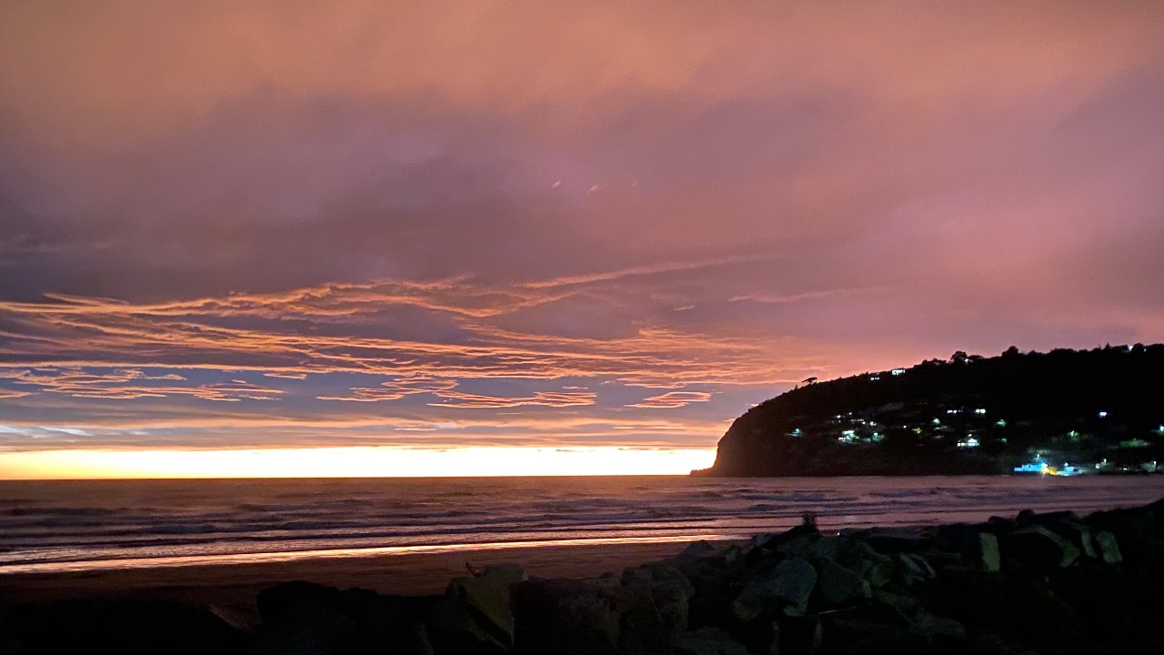 how anxiety causes insomnia ands why you lie awake 