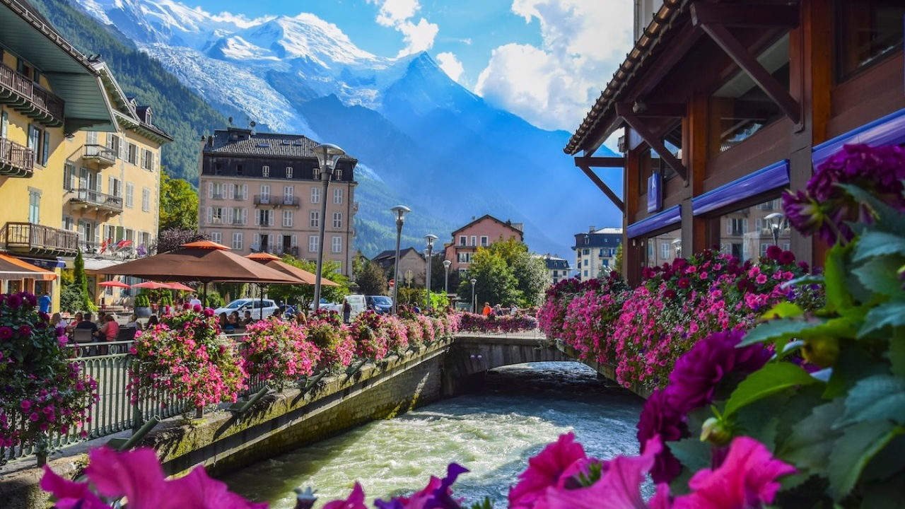 Katherine Rose Woller checks in from France