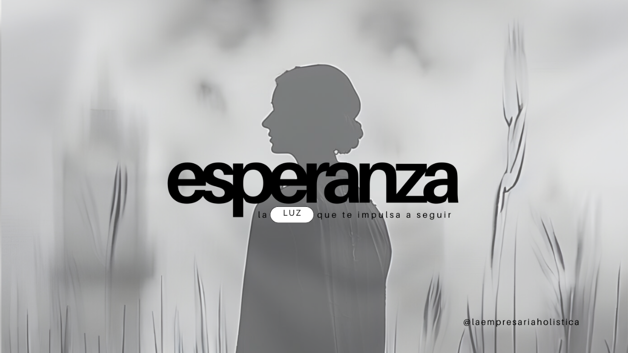 silueta de mujer de lado con fondo difuminado