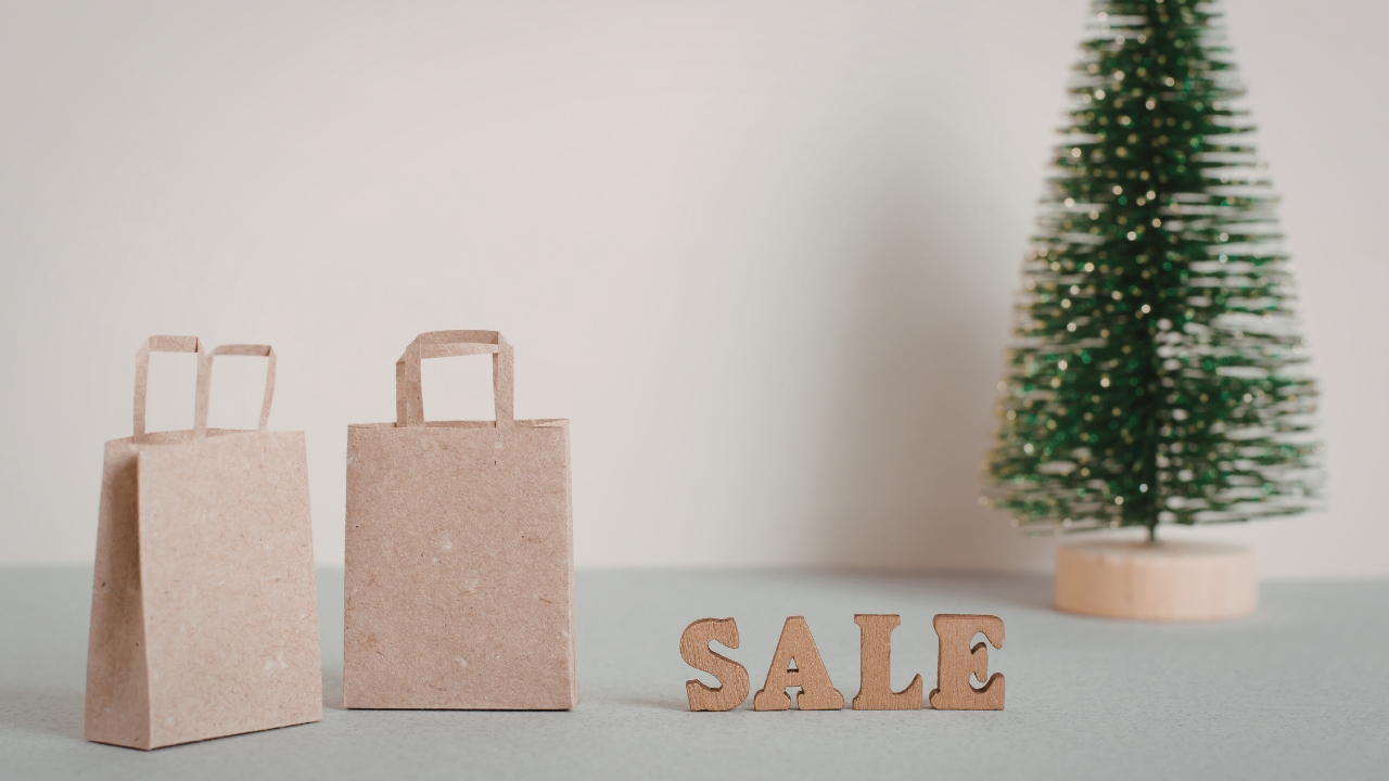 CHRISTMAS TREE WITH BAGS AND SALES
