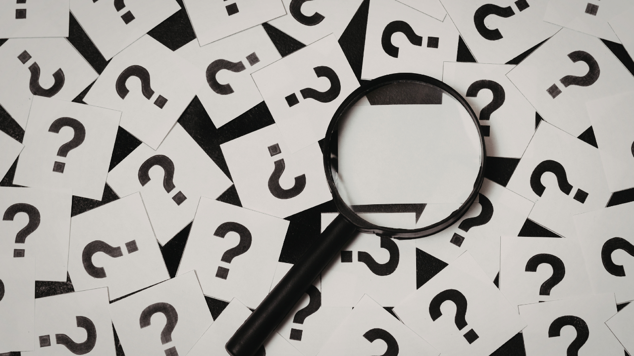 Mag glass with questions