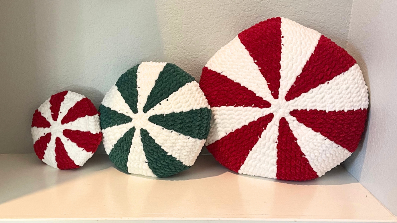 crochet peppermint pillows