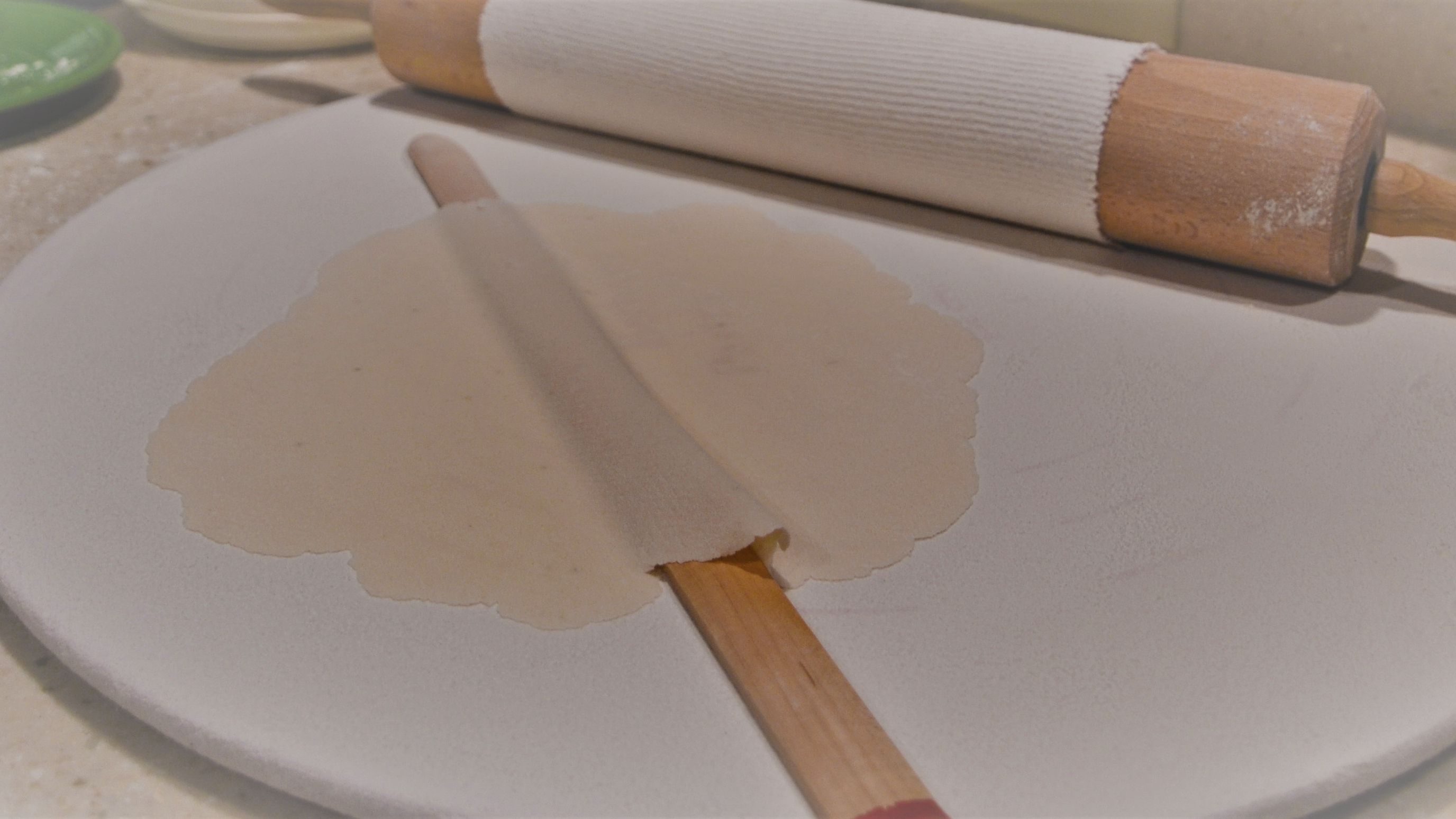 LEFSE ROUND ON THE BOARD, ROLLING PIN