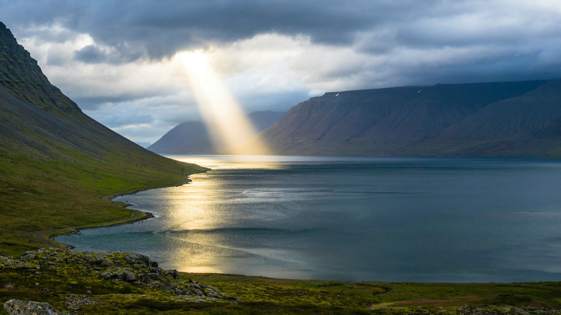 Sun shining down on lake