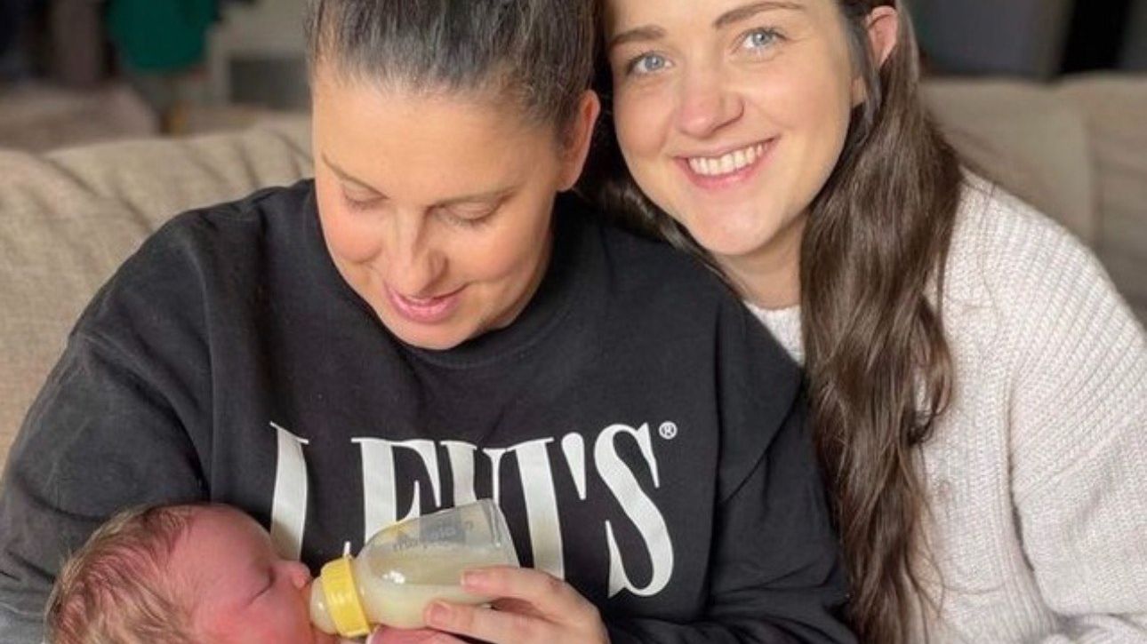 Calmbirth with Amy. First time parents. Physiological labour. Vaginal birth. Skin to skin. Breastfeeding. Positive birth experience. Partner support. 