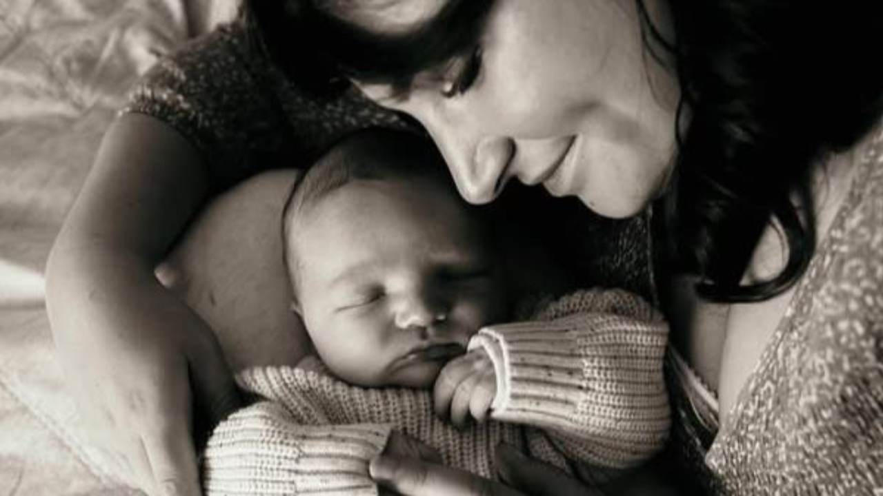 Calmbirth with Amy Watson. First time parent. Labour. Vaginal Birth. Private Obstetrician. Partner Support. Midwife. Skin to skin. Breastfeeding. Birth team. 