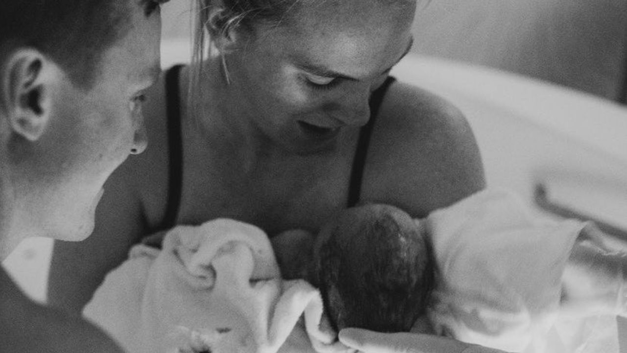 Calmbirth with Amy Watson. First time parent. Physiological labour. Vaginal birth. Skin to skin. Breastfeeding. Positive birth experience. Partner Support. 