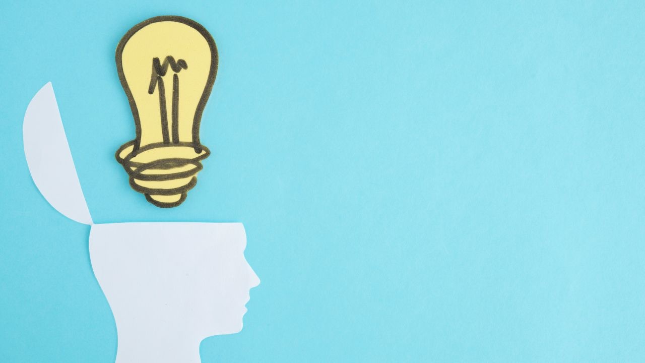 graphic showing semantic priming and the first thought challenge for emotional intelligence at EdgeEQ