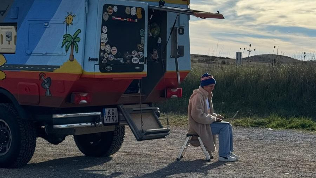 Alex bei der Arbeit auf dem Weg nach Montouliers 