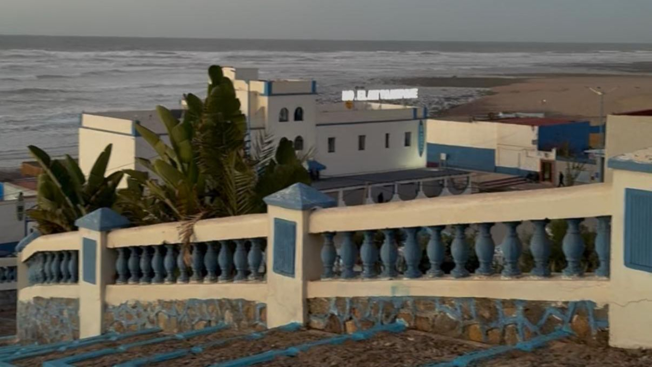 Sidi Ifni an der Atlantikküste in Marokko – ruhige Tage am Meer und Reparaturpause.