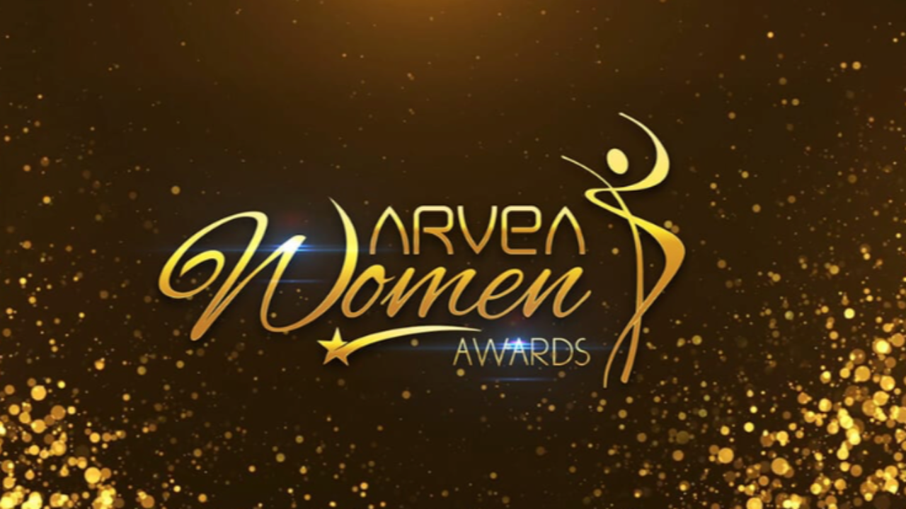 Ines Nasri receives the Digital Technologies Woman of the Year award at the ARVEA Women Awards in Tunisia, celebrating her contributions to technology and innovation.