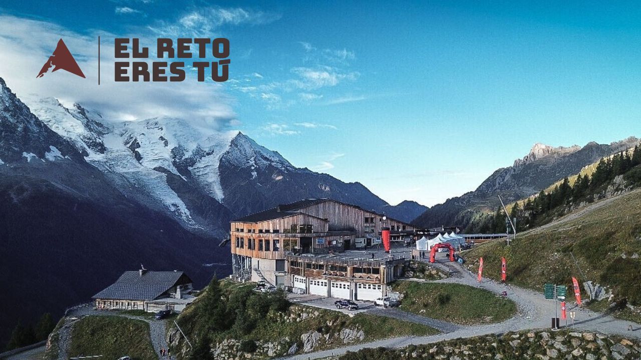 CCC del UTMB y el macizo del Mont Blanc durante la carrera de 100 km