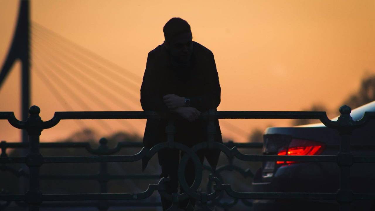 persona che riflette