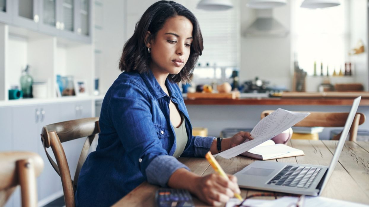 Advice only financial planner helping create a financial plan