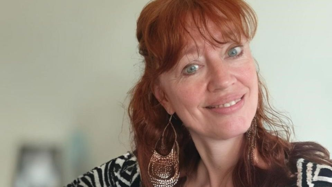 Lady Coach coaching to a Professional