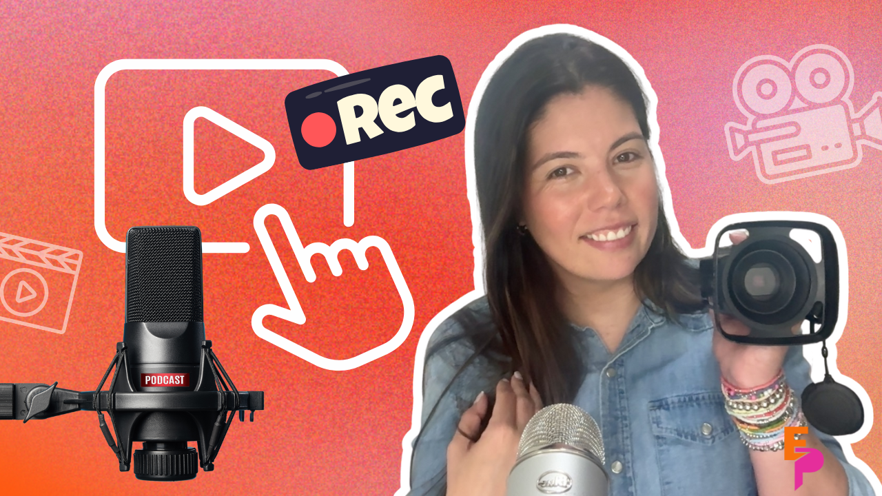 Podcast grabado en video con micrófono y aro de luz en estudio casero