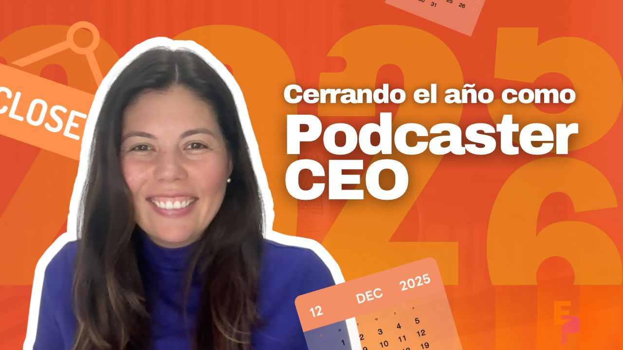 Emprendedora revisando métricas y planificación estratégica de su podcast para el próximo año