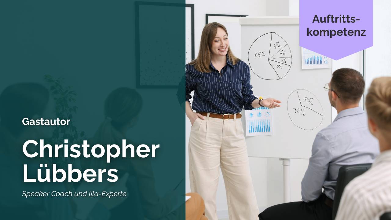 Person bei einer Präsentation vor Publikum, beruflicher Vortrag in modernem Umfeld