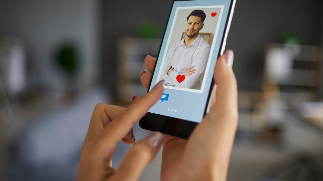 How to Fix Your Hinge Profile (Stop Swiping on 10s)